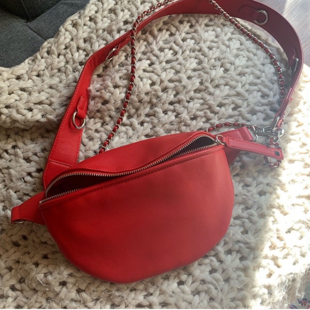 Red belt bag / shoulder bag